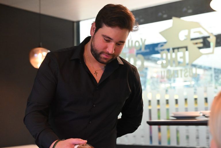 Neues Restaurant "Leon Díaz Cuba" in Lustenau: Internationales Flair in der Rheinhalle: Der 31-jährige Koch nahm auch bei der Koch-Casting-Show "The Taste" teil.
