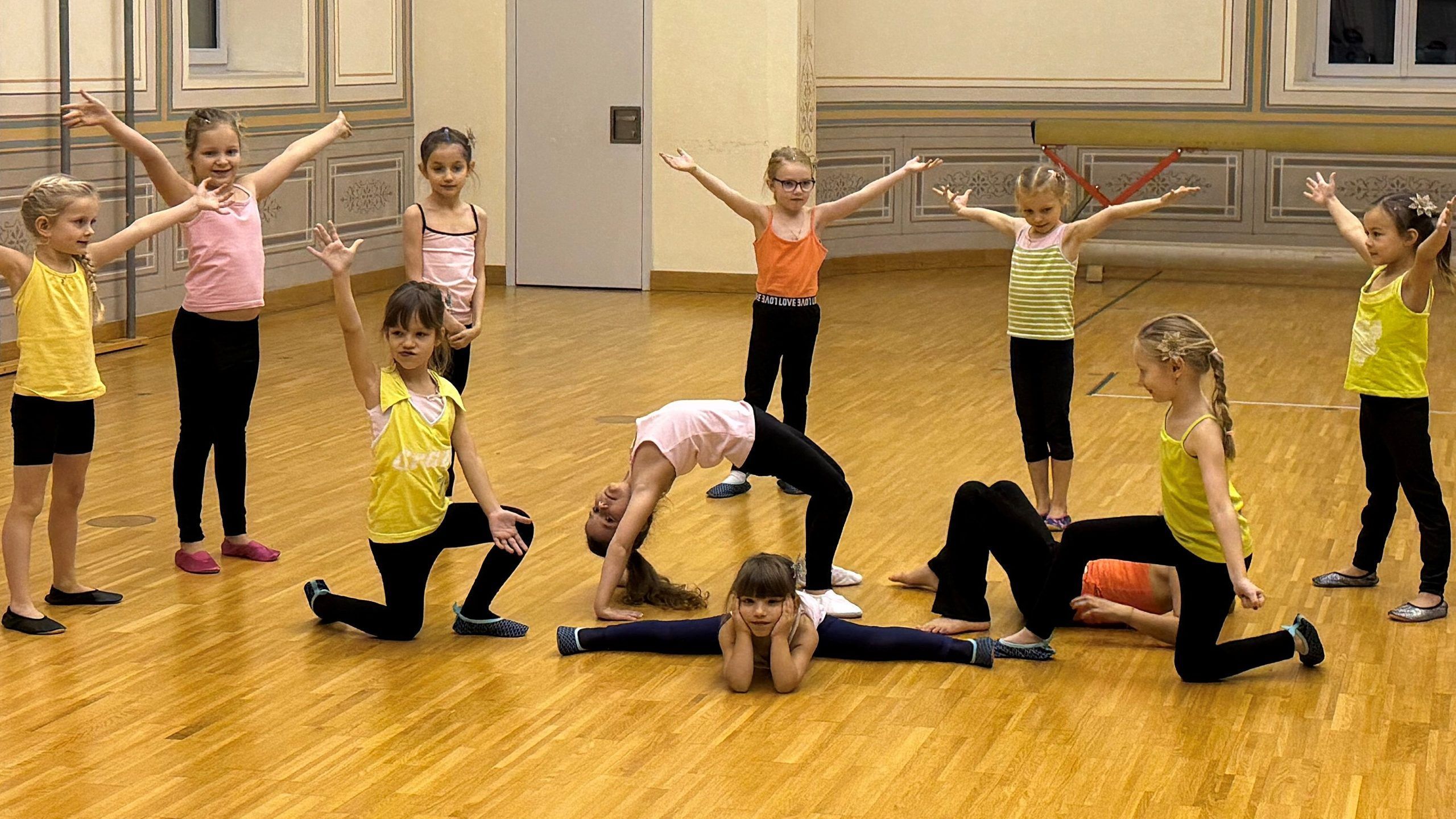 Ein Abend voller Anmut und Tradition: Auch die kleinsten Gymnastinnen zeigten schon ihr Können und was sie alles im vergangenen Jahr gelernt haben.