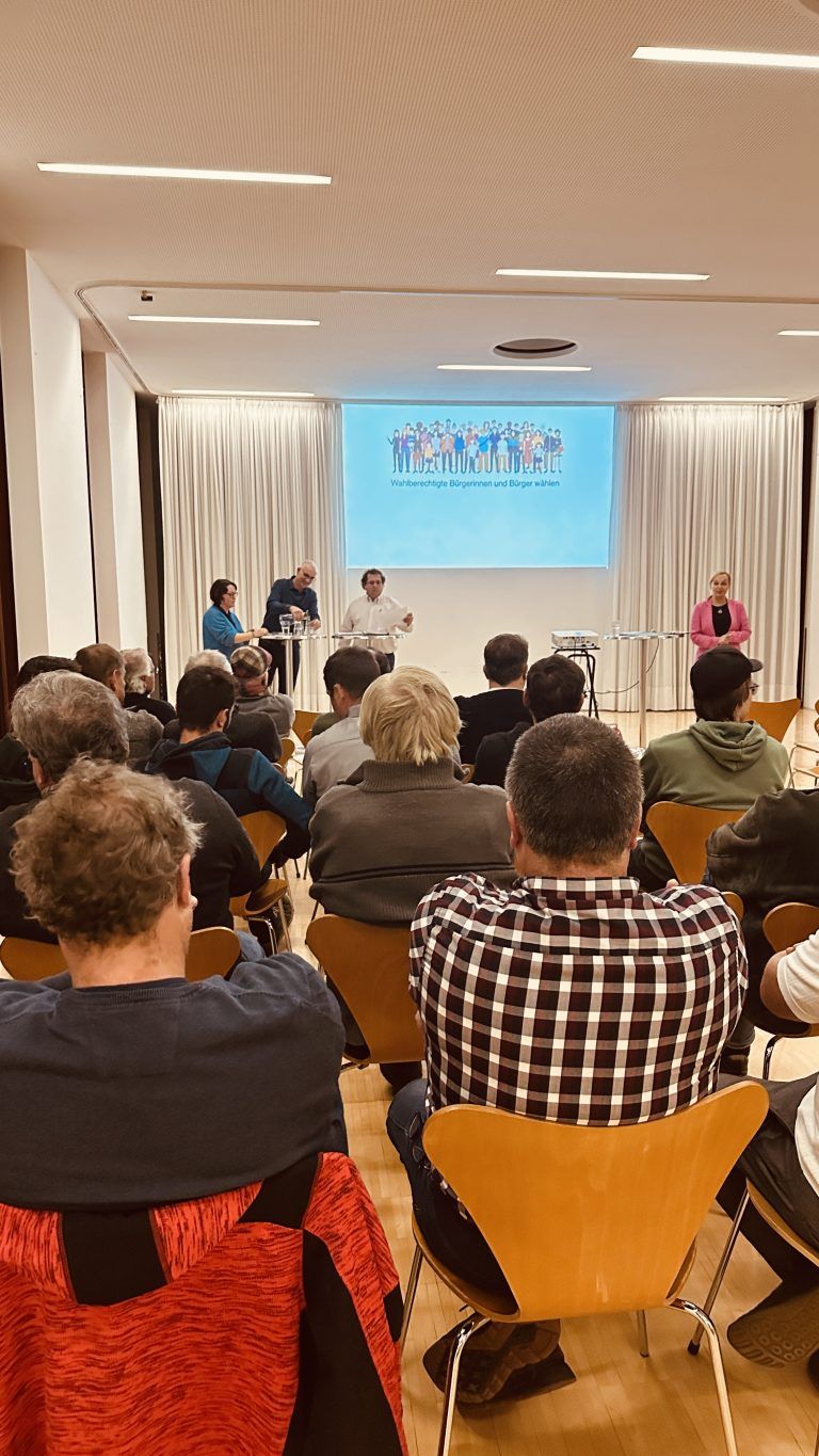 Großes Interesse an Satteinser Gemeinschaftsliste: Bei der Präsentation wurde auch die Gemeindearbeit vorgestellt.