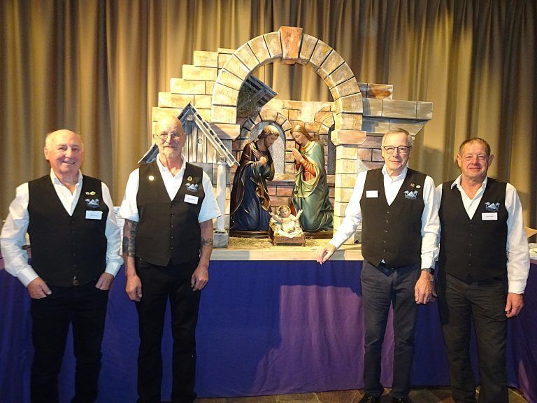 Die stolzen Erbauer der Oberdorfer Kirchenkrippe: Alfred Brunold, Wolfgang Bellutta, Luis Rinderer und Georg Tratinek. 