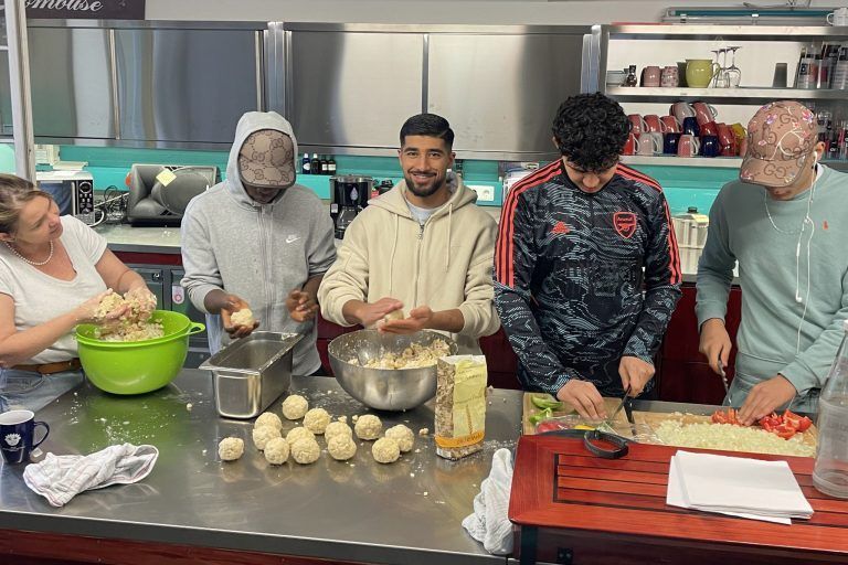 Brücken zwischen Dornbirn und Wiesbaden: Zu Mittag wurde gemeinsam gekocht.