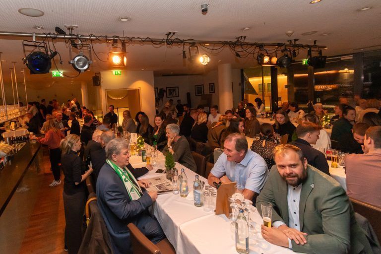 70 Jahre Dornbirner SV und Begeisterung für den Fußball: Die "wirtschaft" war bis auf den letzten Platz besetzt.