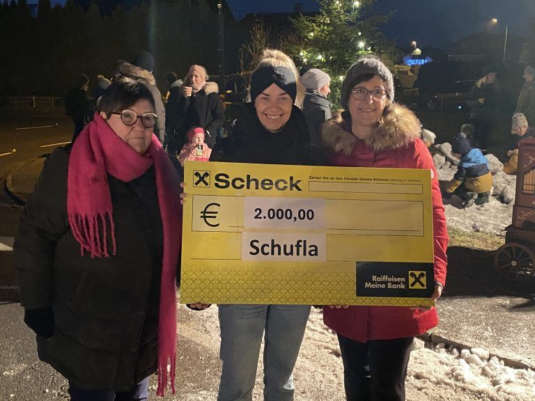 Das Schufla-Komitee mit Susanne Entner und Margrit Wally haben für die Aktion Rankler für Rankler an GR Karin Reith einen Scheck in der Höhe von 2000 Euro übergeben. - © Alfred Wally