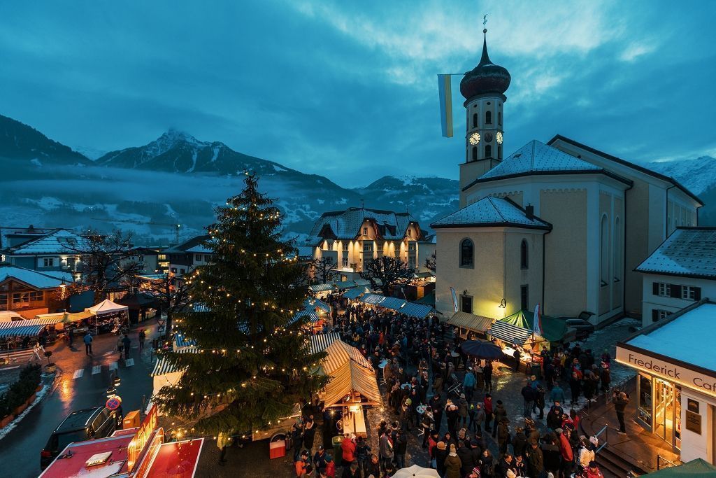 Der größte Weihnachtsmarkt im Montafon lockt nach Schruns