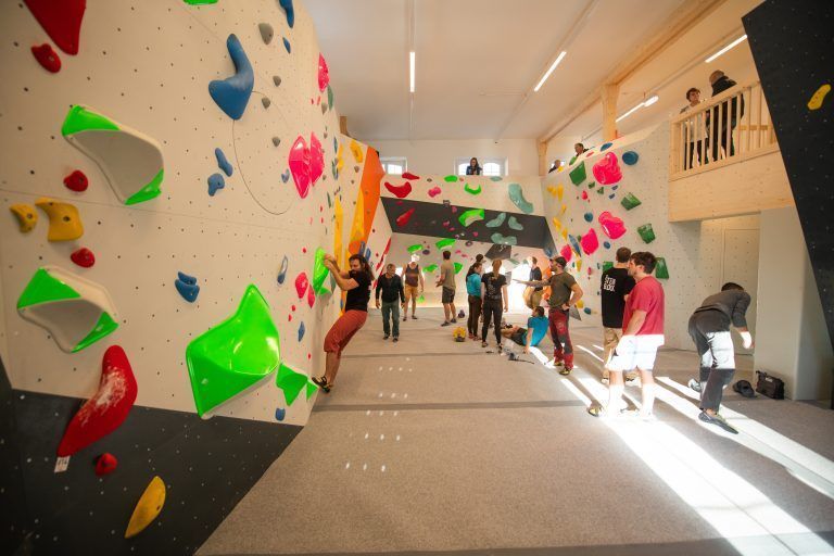 Wiedereröffnung, Steinblock, Boulderhalle, Gewerbepark