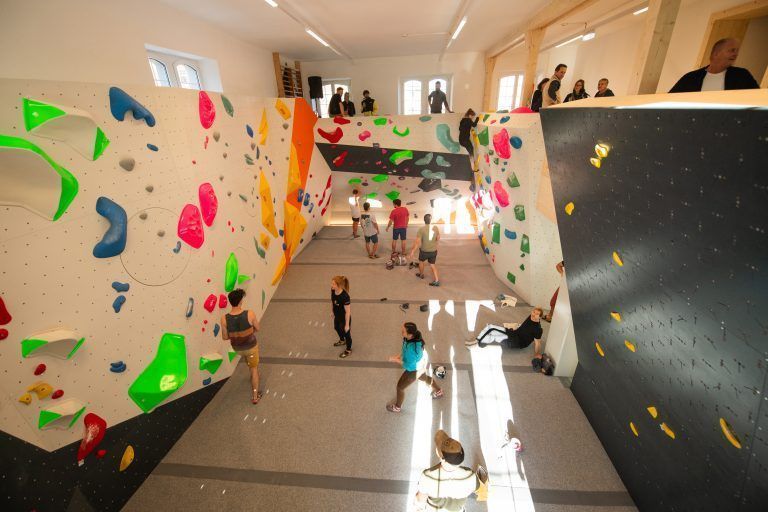 Wiedereröffnung, Steinblock, Boulderhalle, Gewerbepark