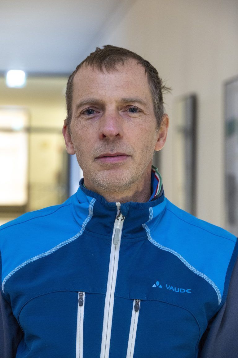 Nikololauf für Ma hilft Wir treffen einen Lehrer und ein paar Schüler, die am Nikololauf für Ma hilft teilnehmen. HTL Bregenz