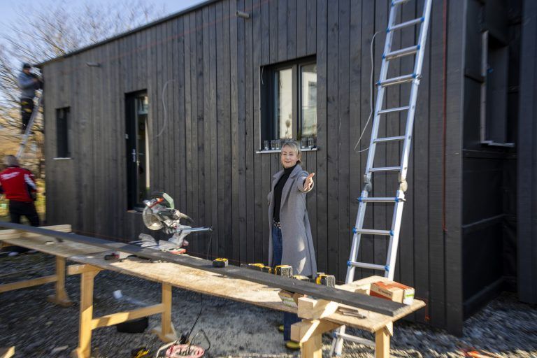 Hausbau mit Hindernis – Karin Huchler kriegt jetzt ihre Fassade