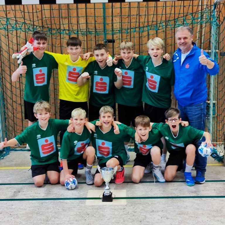 Das Team der Mittelschule Egg holte den Meistertitel beim Bregenzerwälder Schülerliga-Hallenturnier.