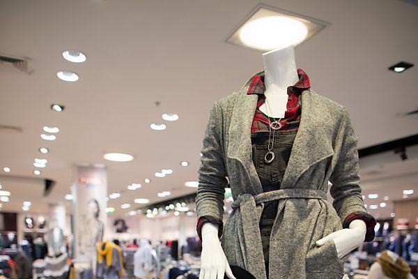 Modeshopping im Geschäft laut Studie weiter beliebt