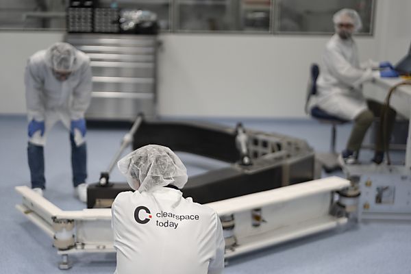 Schweizer Start-up will mit Weltraumschrott aufräumen