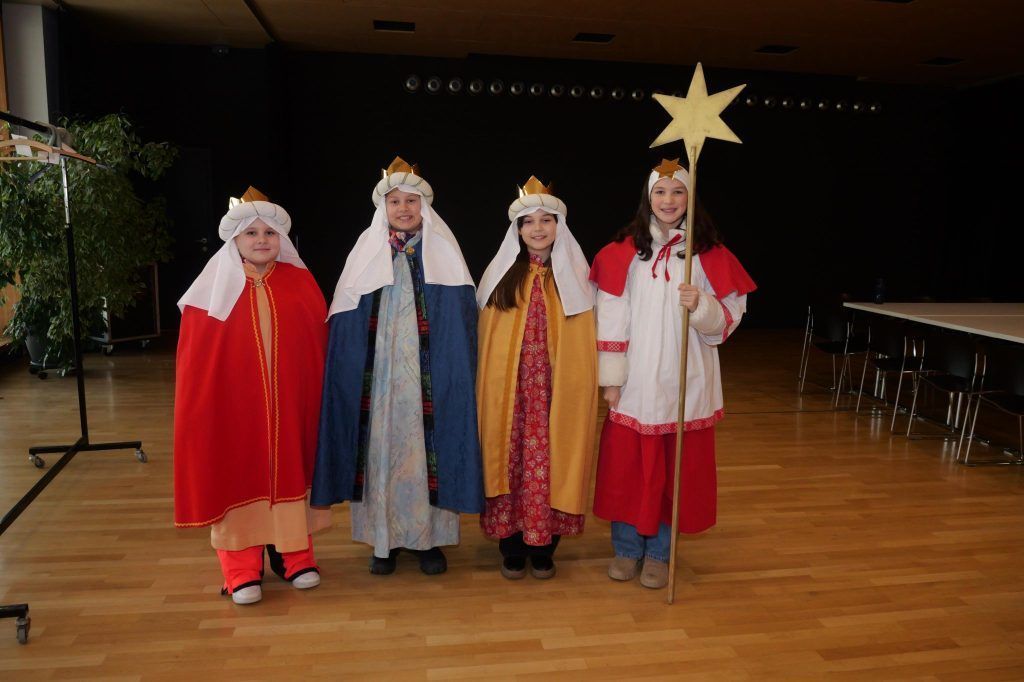 Tisner Sternsinger segneten Häuser und sammelten Spenden für Arme