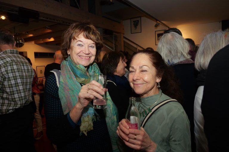 Fieberten mit den Solisten mit: Sibylle Kabelka und Nora Calvo-Smith. - Neujahrsjazzfestival 2025 - Theater am Saumarkt - Neujahrsjazzfestival, Theater am Saumarkt