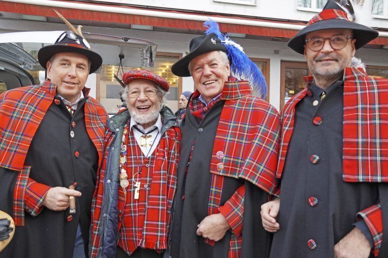 Begeisterte Altprinzen: Markus Mistura, Hans Hotz, Rudolf Brugger und Ore-Obmann Martin Steiner (v.l.) - Prinz Ore LXVII. Hannes I. samt Gefolge