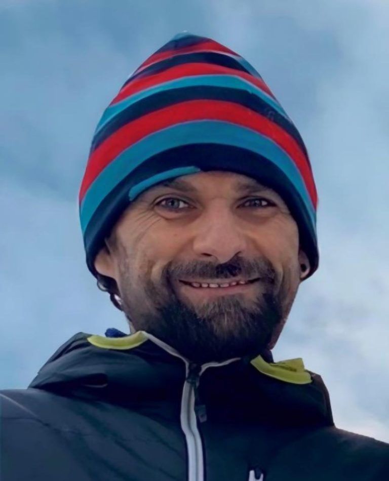 Bärig – Warth hat ein neues Eiskunstwerk: Ernst Schnöller: „Mit einem meterdicken Schutzschild gegen die Sonne wollen wir die Lebenserwartung der Bärenfamilie verlängern.“