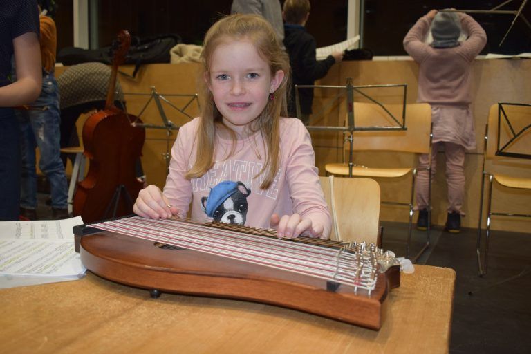 Hackbrett und Zither im Aufwind: Das Zitherspiel stößt auch bei Jüngeren vermehrt auf großes Interesse.