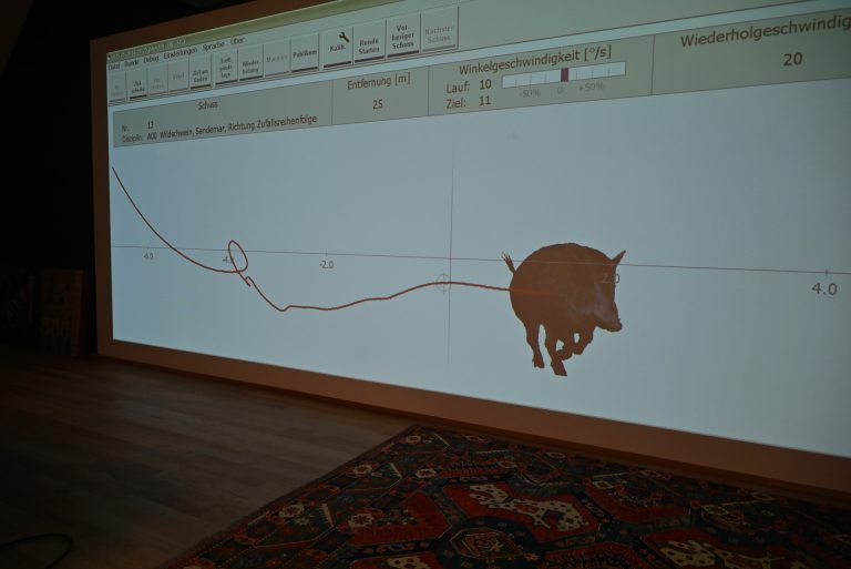 Neues Schützenhaus Rheintal begeistert : Nach dem letzten Schuss wird dem Schützen visualisiert, wie er mit der Waffe umgegangen ist. So können Fehler künftig behoben werden.