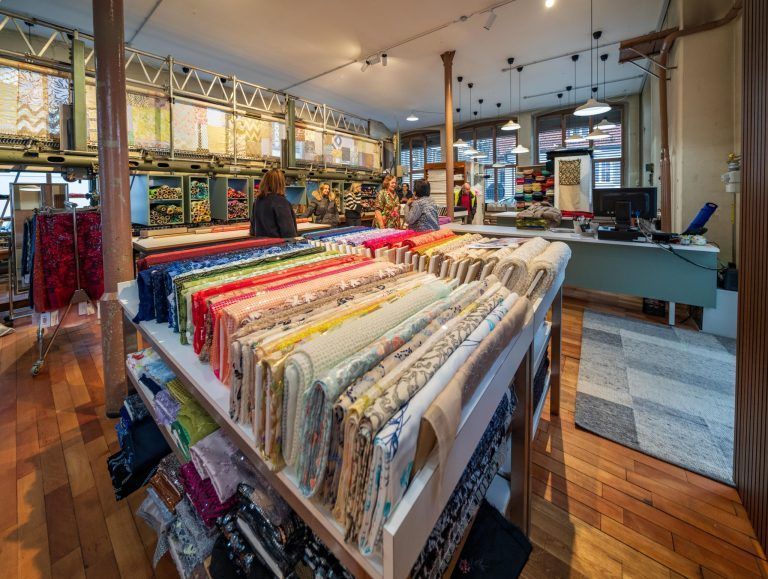 Die Welt der Stickereikunst: In Lustenau eröffnet neue Boutique in historischem Gemäuer