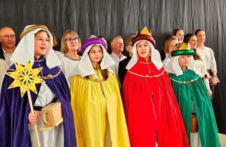 Gute Stimmung beim Neujahrsempfang des Bürgermeisters in Lochau: Auch die Lochauer Sternsinger überbrachten gute Segenswünsche.