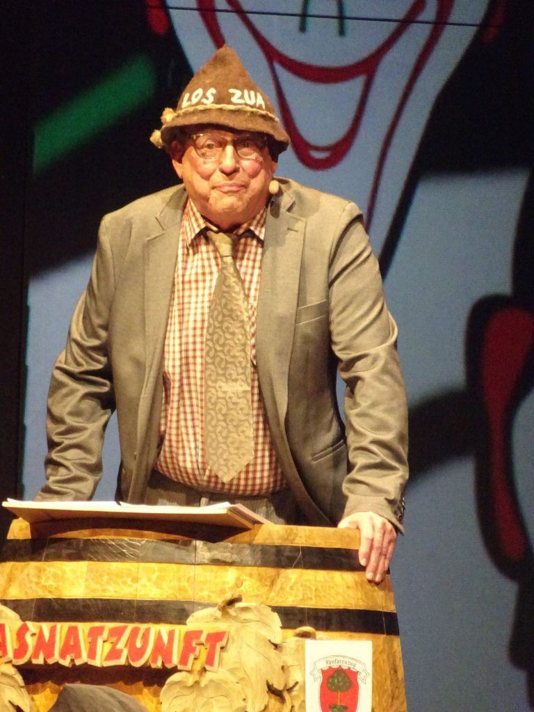 Ein Feuerwerk aus Witz, Tanz und Tradition: Gerhard Gonner hielt einen Vortrag als Pensionist.