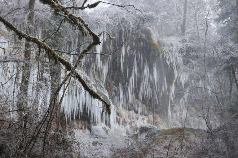 Spektakel der Natur: Das Rote Tor in Rankweil wird zum Eisparadies: Eisberg Rotes Tor