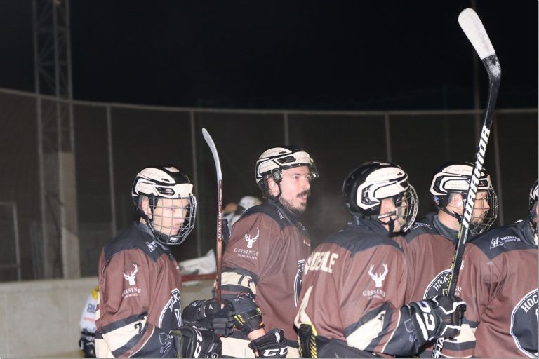 HC Walter Buaba war mit Hohenems in knapp drei Minuten fertig: HC Walter Buaba jubelt gleich vier Mal.