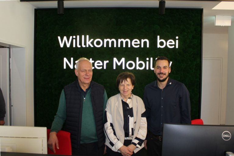 Traditions-Autohaus setzt neue Maßstäbe: Ein echter Familienbetrieb: Walter Natter, Gattin Brunhilde – die „gute Seele des Hauses“ – und Sohn Michael, der sich besonders den Ausbau von Natter-Mobility vorgenommen hat.