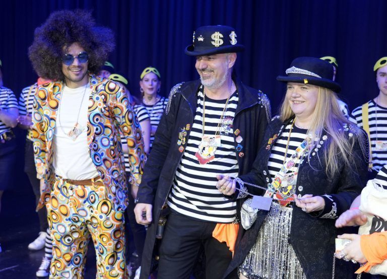 Prinzessin Margot und Prinz Wolfgang beim Fuassballerball 2025: Prinzessin Margot, Prinz Wolfgang und FC Obmann Julian Halder