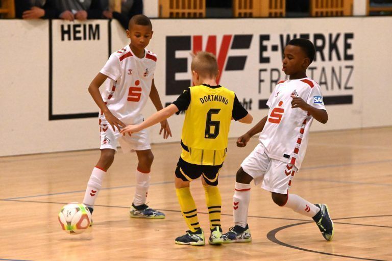 Borussia Dortmund kürt sich zum neuen Champion im Wiesenbachsaal: Action auf dem Parkett