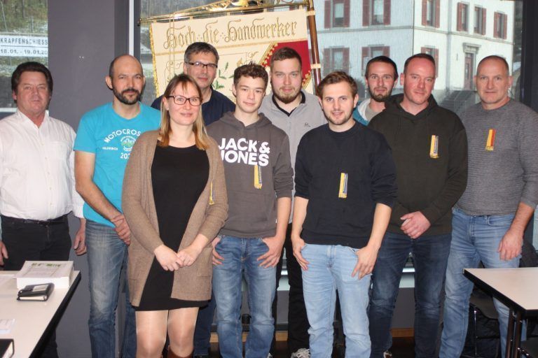 Viele neue Mitglieder, darunter Jennifer Keckeis, wurden von Zunftmeister Norbert Lampert willkommen geheißen.