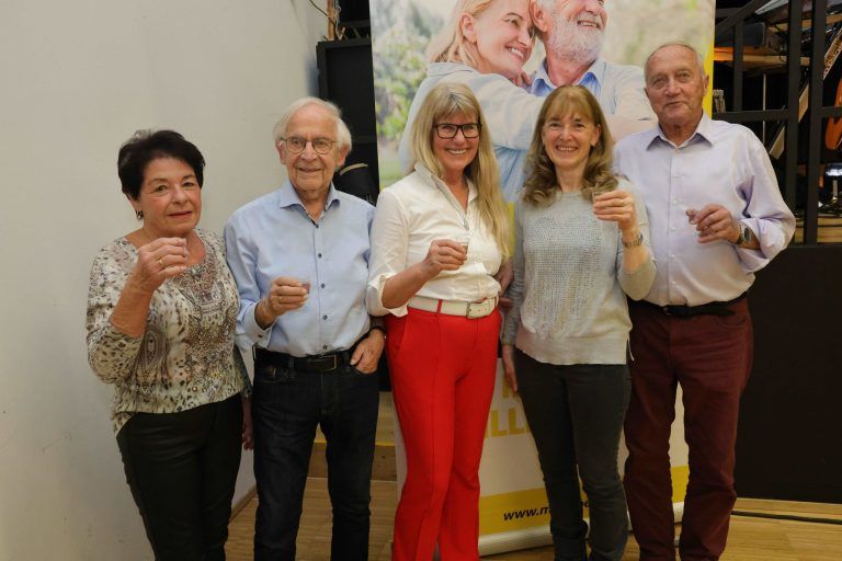 Neujahrstanz von „Vorarlberg 50 plus“ in „Dorfmitte“.