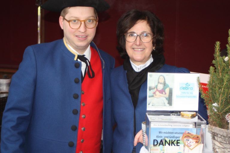 Mit musikalischen Klängen das alte Jahr beendet: Lukas Strieder und Susanne Entner spendeten für die Schmetterlingskinder.