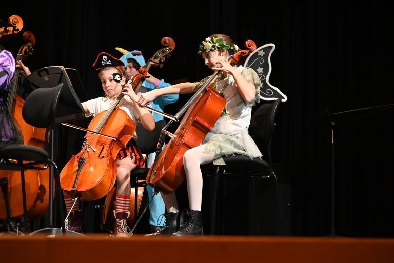 Junge Musiktalente luden zum Faschingskonzert : Die Kinder zeigten eindrucksvoll, wie sie ihr Instrument beherrschen.
