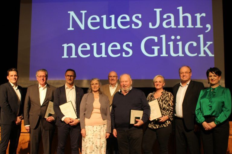 Vereine sind das Herz der Gesellschaft – deshalb ist es beim Neujahrsempfang der Marktgemeinde Lauterach auch Tradition, verdiente Ehrenamtliche mit dem Marktsiegel auszuzeichnen. STP