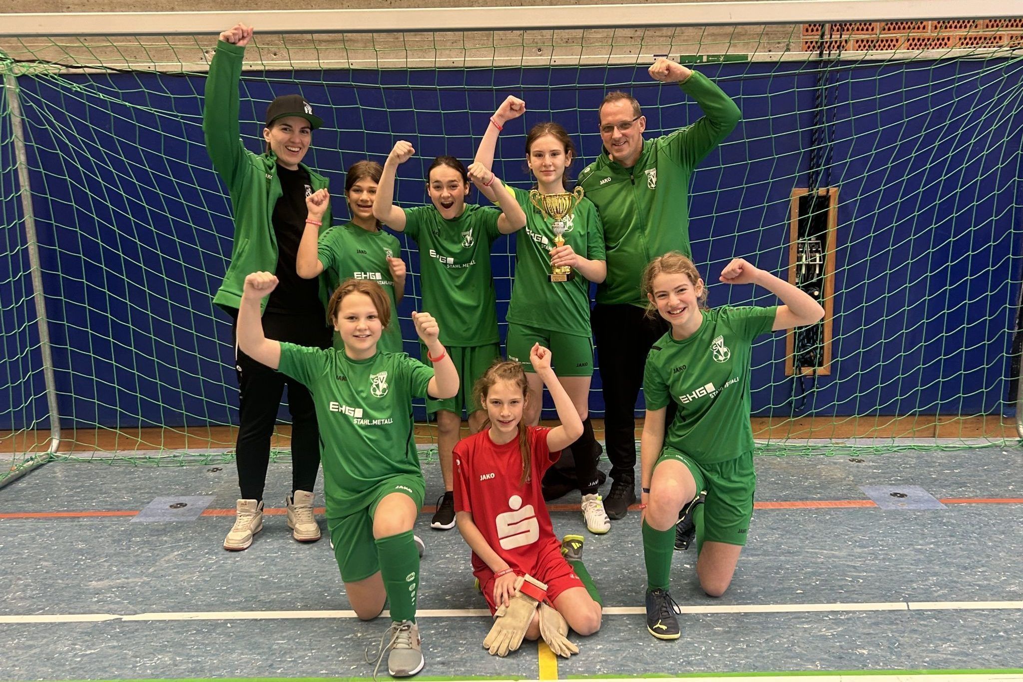 Einige der Mädchen schnupperten kürzlich schon einmal Turnierluft und zeigten ihr Können beim Hallenfußball.
