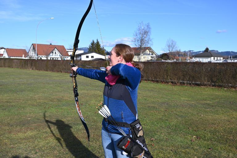 Bogensportclub Lustenau rüstet sich gegen Unwetter: Auch Sandra Hechenberger ist begeisterte Bogenschütze und Übungsleiterin. (bvs)