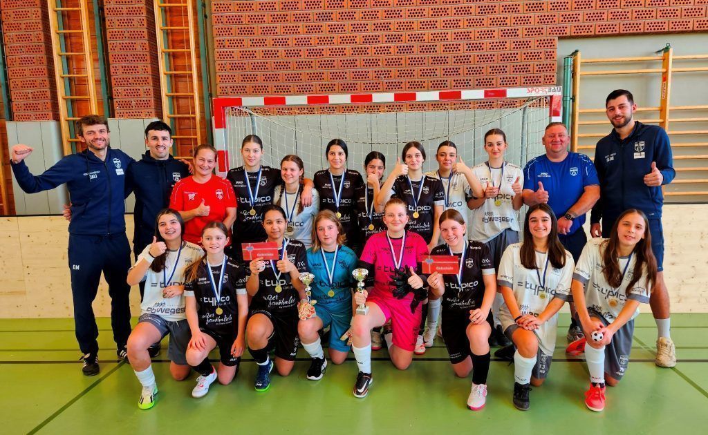 Über 90 Teams kickten beim Nachwuchs-Hallenturnier des SV Lochau