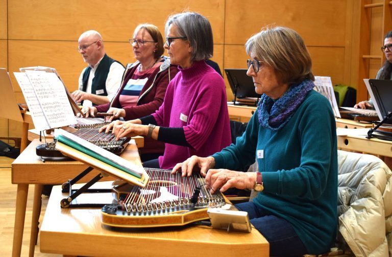 Zither und Hackbrett wieder im Trend: Bei allen Mitwirkenden war die Freude am Musizieren spürbar.