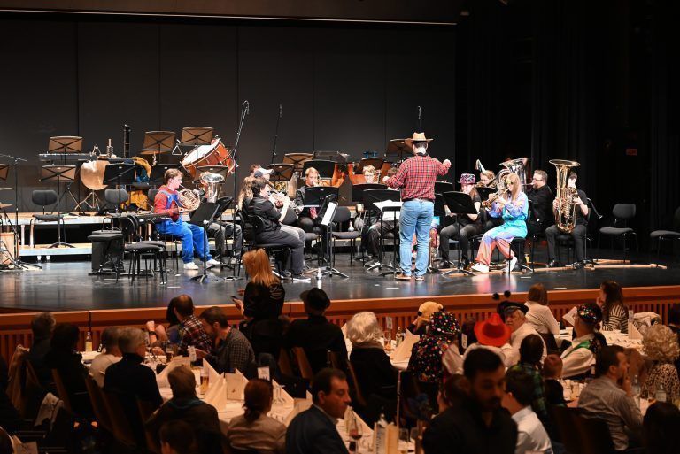 Junge Musiktalente luden zum Faschingskonzert : Auch die Jugendsinfonietta zeigte ihr Können und begeisterte das Publikum.