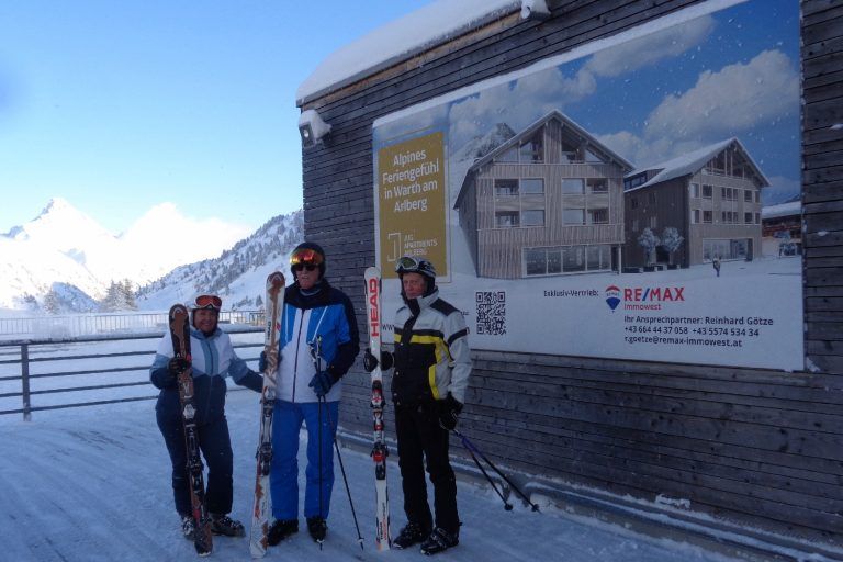 Traumstart in den Wälder Tourismus-Winter: Großformatig wurden vor einem Jahr die Jug Appartements Arlberg angepriesen – die Ankündigung an der Wand des S 1 am Salober wurde jedoch wieder eingerollt.