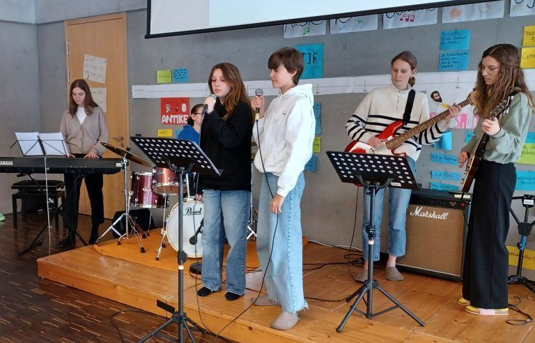 Wälder Gymnasium stellt sich vor: Verschiedene Schulbands zeigen ihr können.