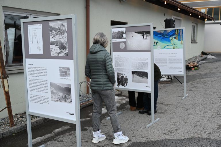 Jubiläumsfeier 70 Jahre Schilift Paluda: Eine kleine Ausstellung gab den Gästen Einblick in die Geschichte des Paludaliftes und des Schisportes.