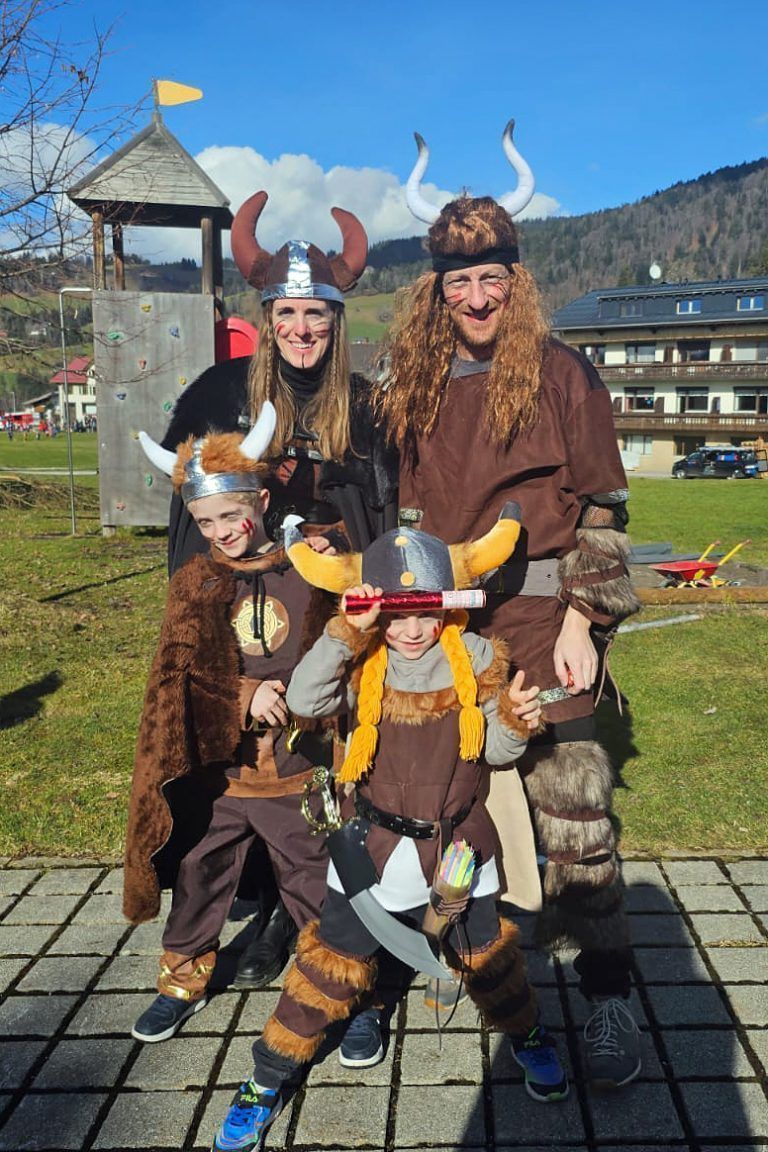 Hittisau im Faschingsfieber: Beim Programm kommen alle Generationen auf ihre Kosten.