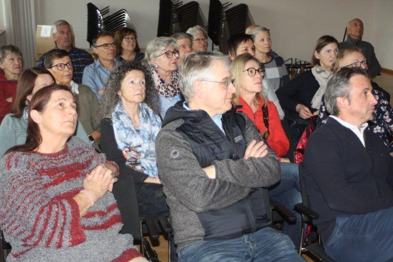 Vier verlorene Jahre auf 50 Seiten dokumentiert: Fast zwei Stunden lang dauerte die Präsentation.