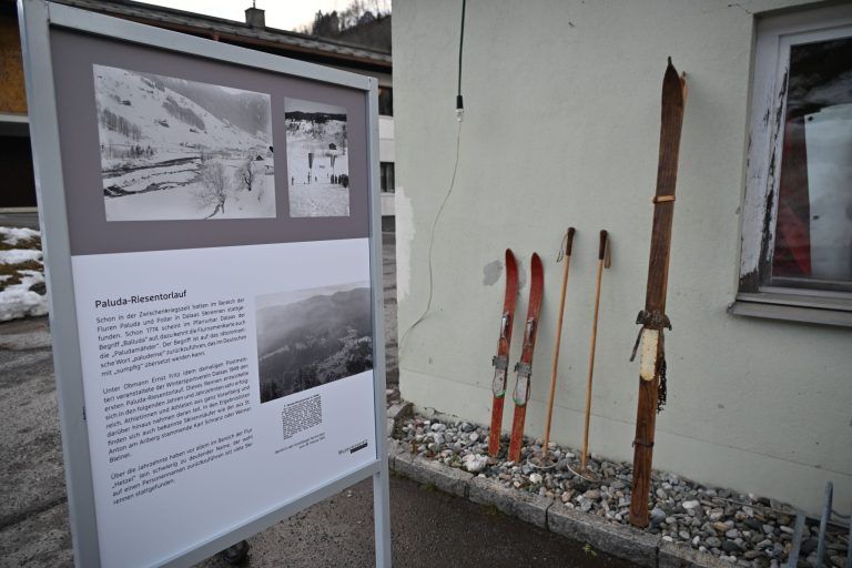 Jubiläumsfeier 70 Jahre Schilift Paluda: Eine kleine Ausstellung gab den Gästen Einblick in die Geschichte des Paludaliftes und des Schisportes.