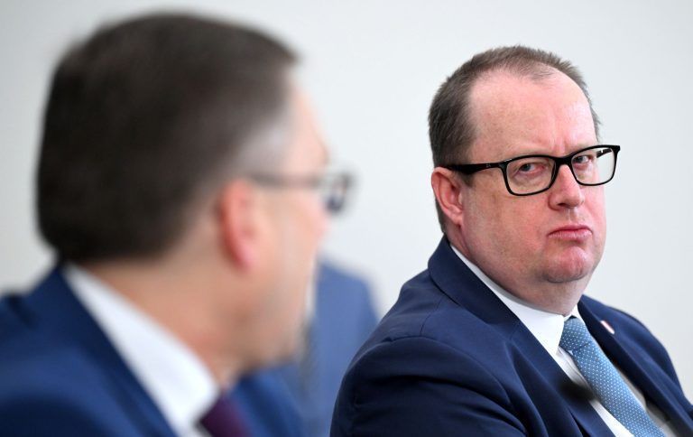 Tiefe Einschnitte durch blau-schwarzes Sparpaket