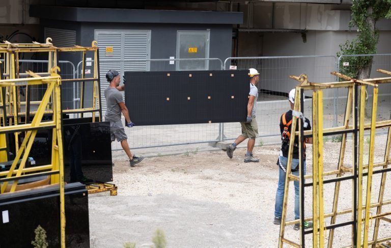 Tiefe Einschnitte durch blau-schwarzes Sparpaket
