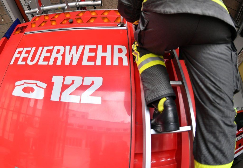 Sternspritzer setzt Christbaum in Lauterach in Brand &#8211; Haustiere tot