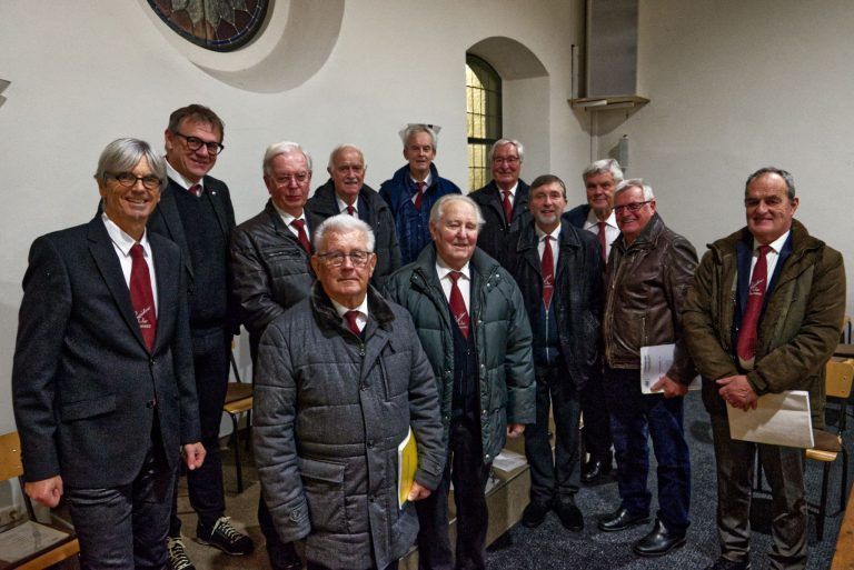 Der Bludenzer Franziskanerchor in der Kirche des Bludenzer Franziskanerklosters, Christmette, Weihnachtszeit 2024/2025