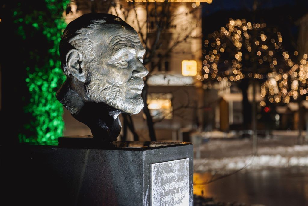 100 Jahre Ernest Hemingway im Montafon: Ein Rückblick auf das Leben des umstrittenen Schriftstellers